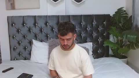 Dylan white online show from 3, 2, 2025