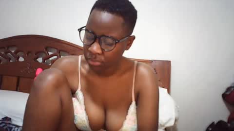 whitney_ly online show from 28, 7, 2026