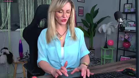 whitneypunnch online show from 13, 5, 2026
