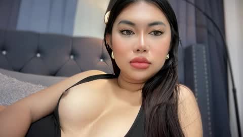 Snapshot of whoss_sofia chatting on 18, 12, 2025 Sofia online show from 18, 12, 2025