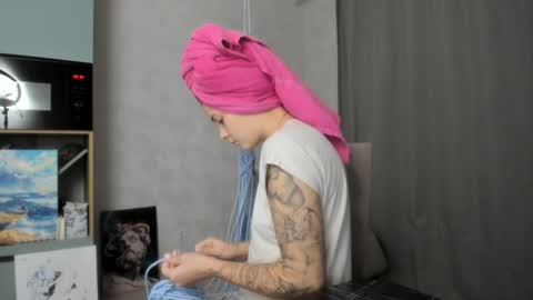 Snapshot of why_again_me chatting on 5, 12, 2025 Veronica online show from 5, 12, 2025