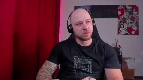 Snapshot of why_you_so_serious chatting on 26, 7, 2026 VI online show from 26, 7, 2026