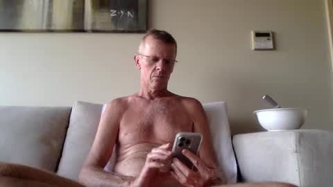 whynotfly1 online show from 28, 10, 2025