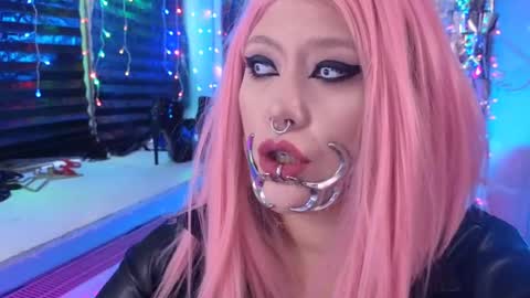 Snapshot of wickedxqueen chatting on 2, 3, 2025 Laura online show from 2, 3, 2025