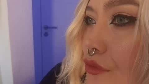 Snapshot of wickedxqueen chatting on 17, 10, 2025 Laura online show from 17, 10, 2025