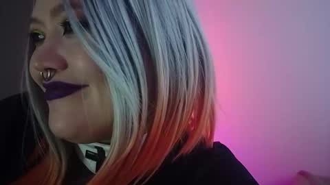 Snapshot of wickedxqueen chatting on 17, 11, 2025 Laura online show from 17, 11, 2025