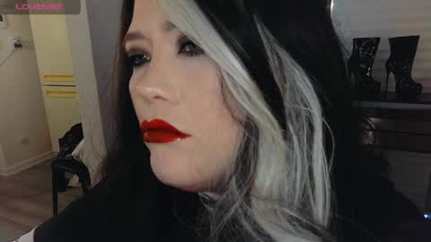 Snapshot of wickedxqueen chatting on 15, 4, 2026 Laura online show from 15, 4, 2026