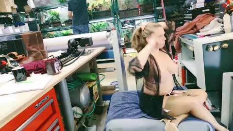 Snapshot of wifen_heels chatting on 12, 1, 2025 WifeNheels online show from 12, 1, 2025