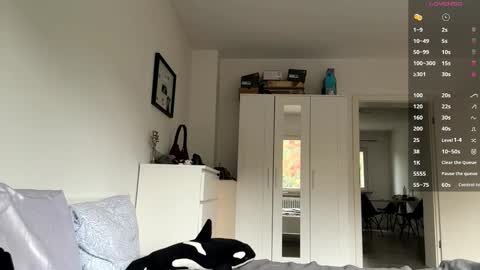 Mia online show from 3, 10, 2025