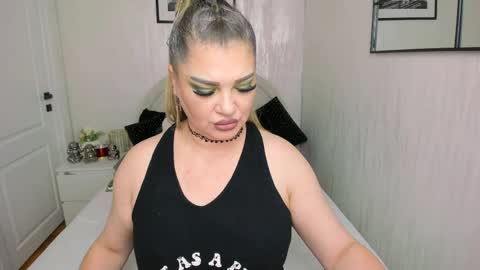 Snapshot of wildkatrina_ chatting on 29, 4, 2026 Miss Deea online show from 29, 4, 2026