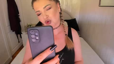 Snapshot of wildkatrina_ chatting on 11, 5, 2026 Miss Deea online show from 11, 5, 2026