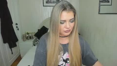 Snapshot of wildkatrina_ chatting on 14, 6, 2026 Miss Deea online show from 14, 6, 2026