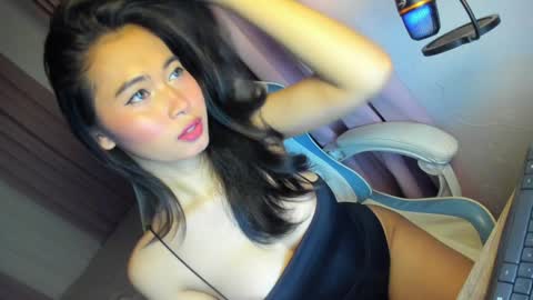 Snapshot of wildkittytrans chatting on 5, 1, 2025 CHRISTINE online show from 5, 1, 2025