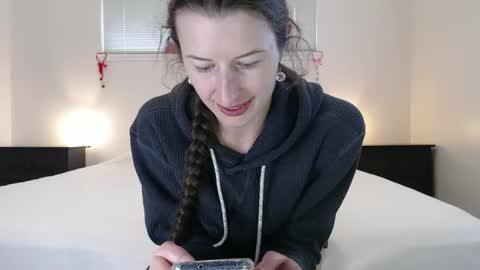 WildRose L - check my Pinned tweet if you dont see me online within 5 minutes after Ive sent email notifications online show from 24, 2, 2025