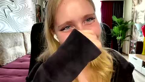 Anny online show from 11, 6, 2026