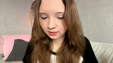 Snapshot of willenasow chatting on 7, 6, 2026 Olivia online show from 7, 6, 2026