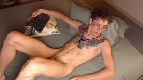 Snapshot of william_henry_a chatting on 14, 5, 2026 William online show from 14, 5, 2026