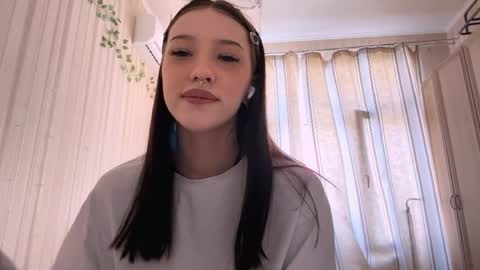 Mia online show from 6, 4, 2026