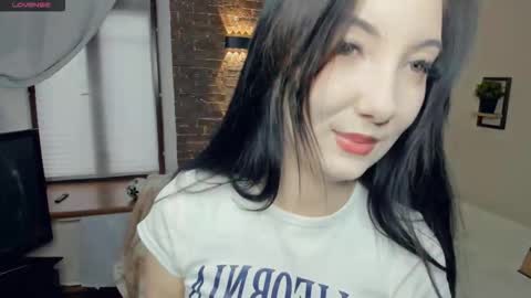 Amalia and Mia online show from 9, 3, 2026