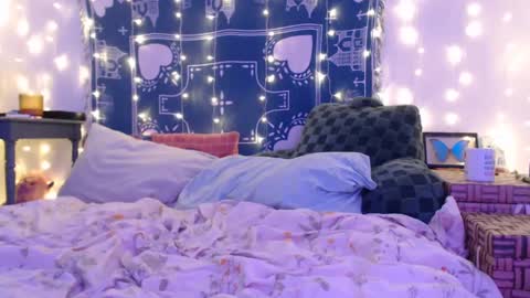 Snapshot of wingardiumleveveosa chatting on 5, 12, 2024 Eevie online show from 5, 12, 2024