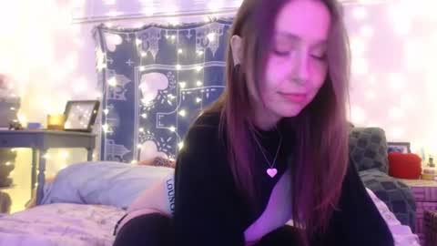 Snapshot of wingardiumleveveosa chatting on 14, 12, 2024 Eevie online show from 14, 12, 2024