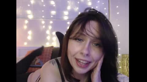 Snapshot of wingardiumleveveosa chatting on 10, 2, 2025 Eevie online show from 10, 2, 2025