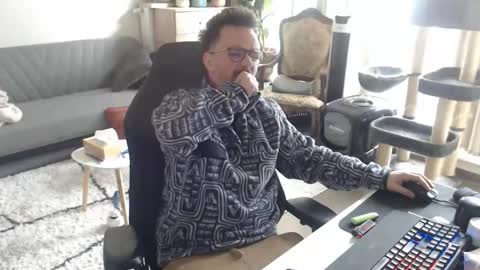 Snapshot of winnydepooh chatting on 6, 11, 2025 cream36 online show from 6, 11, 2025