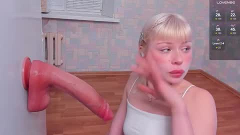Snapshot of wintershy chatting on 25, 10, 2025 Sophie weight 50kg height 160 online show from 25, 10, 2025