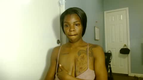 Snapshot of wishhwashy22 chatting on 2, 2, 2025 Chanel online show from 2, 2, 2025