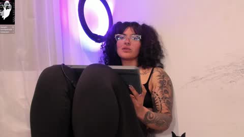     Luna Violeta  A r t i s t  online show from 8, 1, 2025