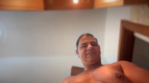 Snapshot of witebull83 chatting on 10, 4, 2026 Witebull online show from 10, 4, 2026