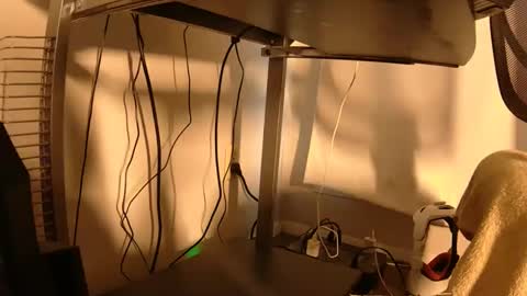 Snapshot of withbothhandsplease chatting on 18, 12, 2025 Mater online show from 18, 12, 2025