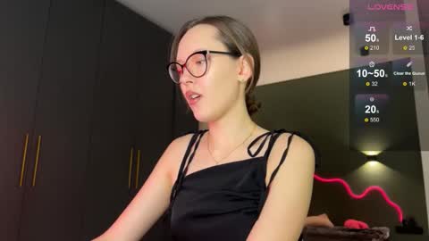 Snapshot of withlovebella chatting on 26, 10, 2025 Isobelle online show from 26, 10, 2025