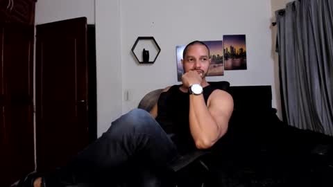 Magnus Dark independent model online show from 24, 9, 2025