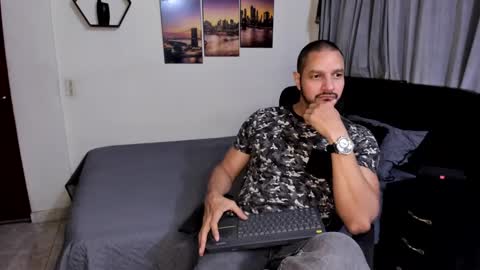 Magnus Dark independent model online show from 29, 9, 2025