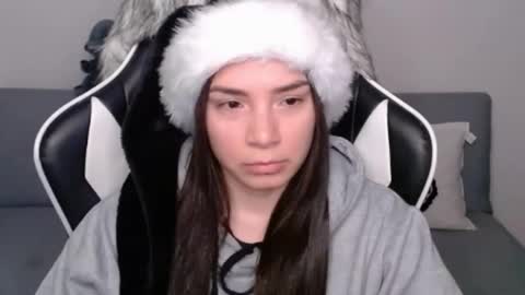 Snapshot of wolfs_daughter chatting on 21, 12, 2024 Alex online show from 21, 12, 2024