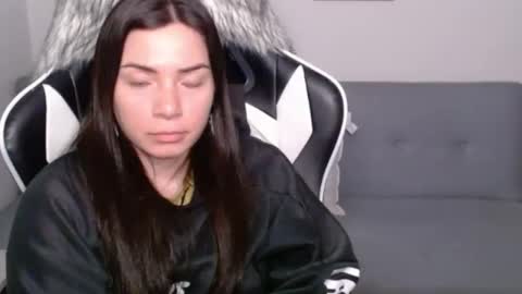 Snapshot of wolfs_daughter chatting on 28, 2, 2025 Alex online show from 28, 2, 2025