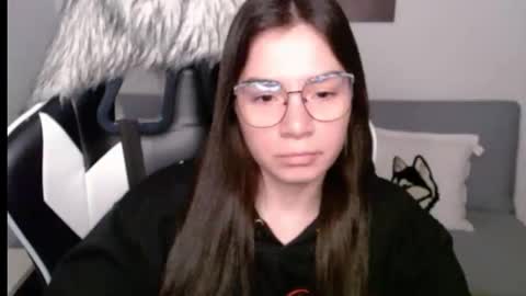 Snapshot of wolfs_daughter chatting on 18, 9, 2025 Alex online show from 18, 9, 2025