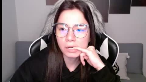 Snapshot of wolfs_daughter chatting on 22, 9, 2025 Alex online show from 22, 9, 2025