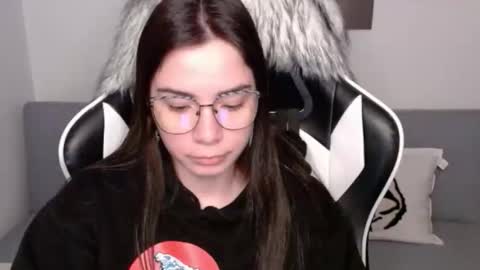 Snapshot of wolfs_daughter chatting on 23, 9, 2025 Alex online show from 23, 9, 2025