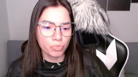 Snapshot of wolfs_daughter chatting on 24, 9, 2025 Alex online show from 24, 9, 2025