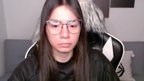 Snapshot of wolfs_daughter chatting on 27, 9, 2025 Alex online show from 27, 9, 2025