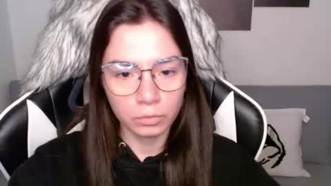 Snapshot of wolfs_daughter chatting on 29, 9, 2025 Alex online show from 29, 9, 2025