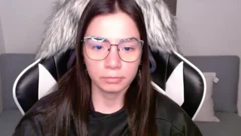 Snapshot of wolfs_daughter chatting on 5, 10, 2025 Alex online show from 5, 10, 2025