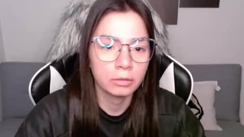 Snapshot of wolfs_daughter chatting on 8, 10, 2025 Alex online show from 8, 10, 2025