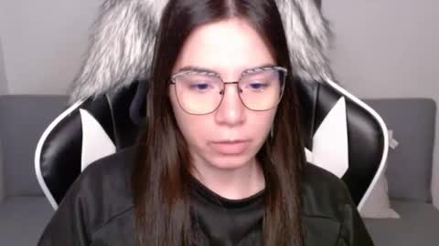 Snapshot of wolfs_daughter chatting on 9, 10, 2025 Alex online show from 9, 10, 2025