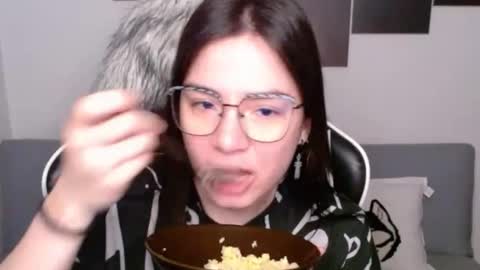 Snapshot of wolfs_daughter chatting on 11, 10, 2025 Alex online show from 11, 10, 2025