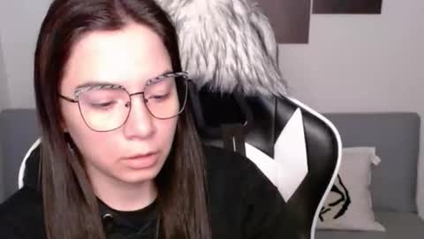 Snapshot of wolfs_daughter chatting on 13, 10, 2025 Alex online show from 13, 10, 2025