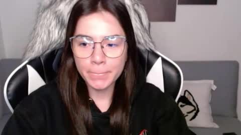 Snapshot of wolfs_daughter chatting on 14, 10, 2025 Alex online show from 14, 10, 2025