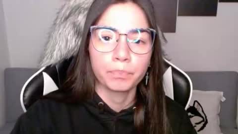 Snapshot of wolfs_daughter chatting on 18, 10, 2025 Alex online show from 18, 10, 2025